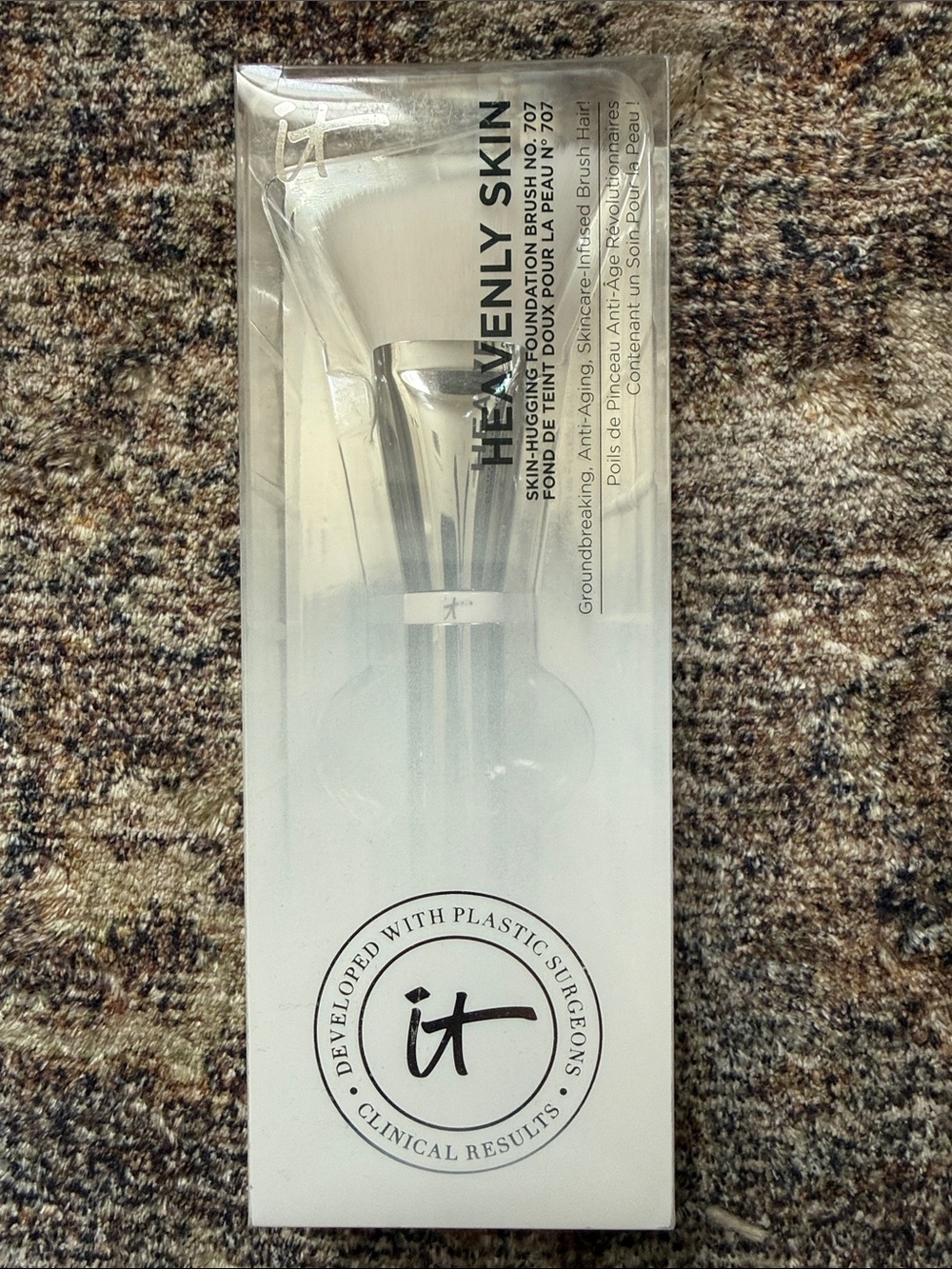 it cosmetics The Heavenly Skin Skin-Hugging Foundation Brush - White & Silver